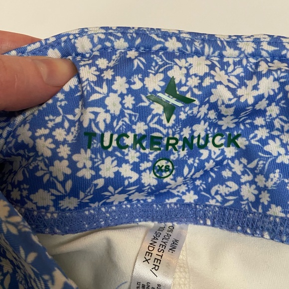 NWOT blue floral Tuckernuck golf skirt - Picture 4 of 6
